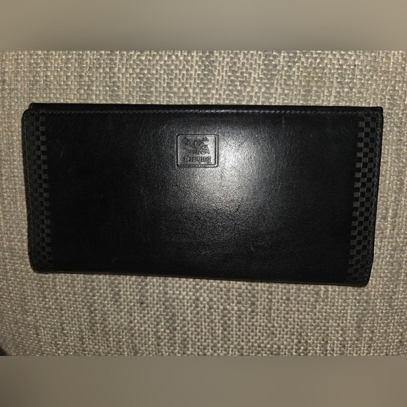 Burberry Handbags - Burberrys Vintage Black Leather Wallet